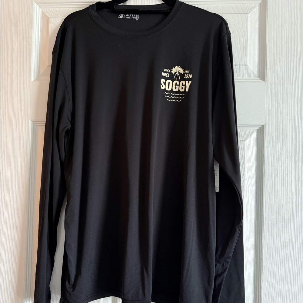 Long sleeve rash shirt to protect from the heat of the sun. Brand new